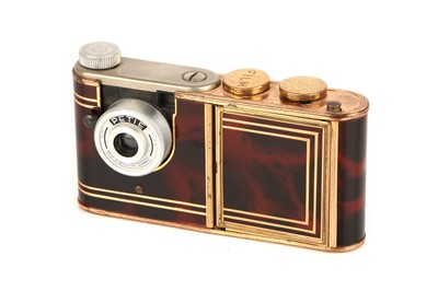 Lot 1099 - A Kunik Walter Petie Vanity Sub-Miniature Camera