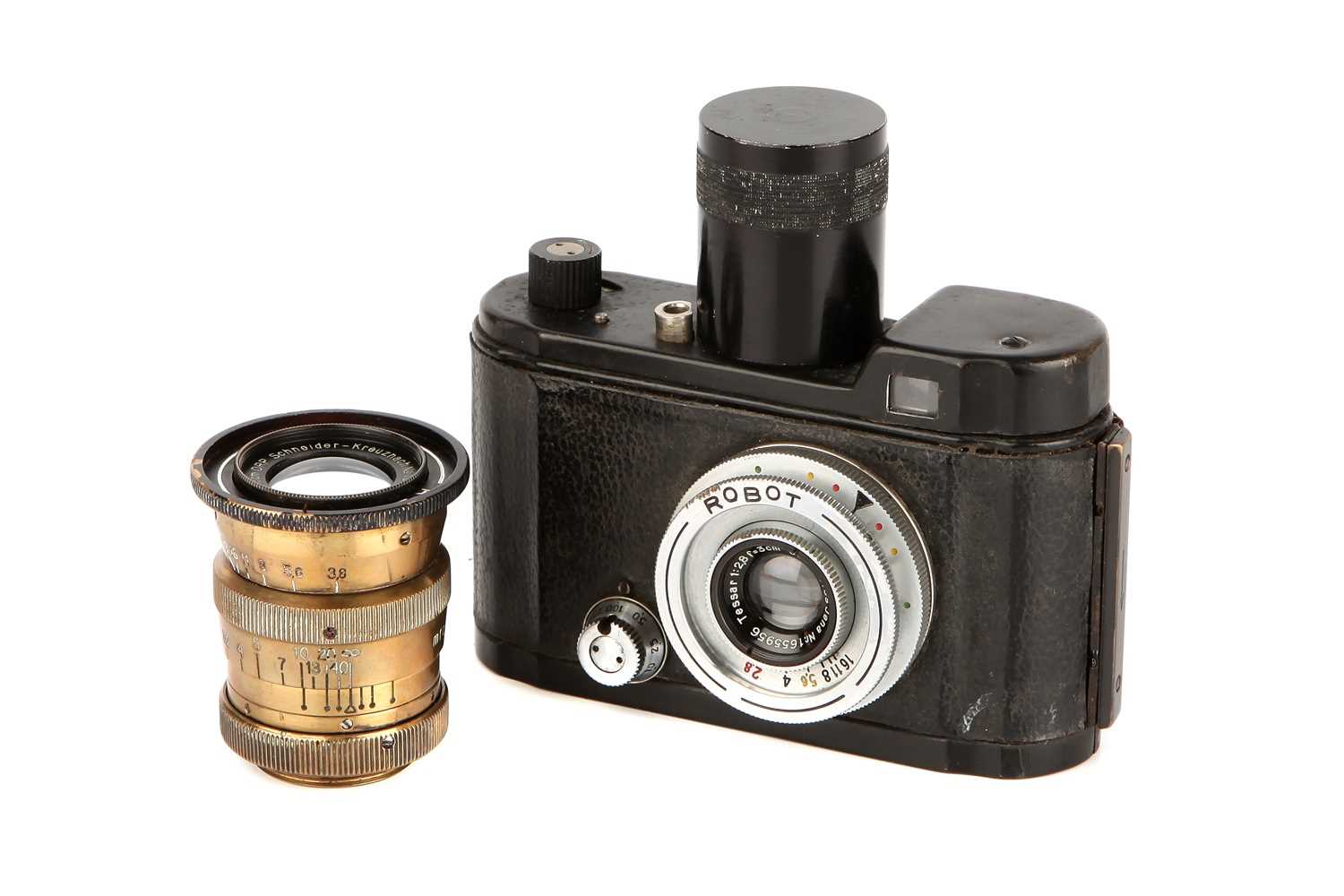 Lot 1108 - A Berning Robot II 'Luftwaffen-Eigentum' Camera