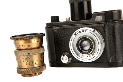 Lot 1108 - A Berning Robot II 'Luftwaffen-Eigentum' Camera