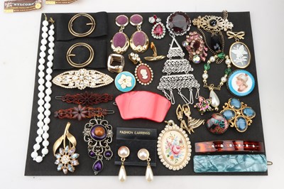 Lot 222 - A Substantial Collection of Costume Jewellery