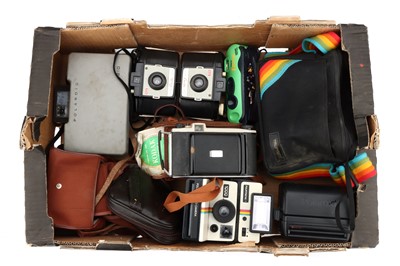 Lot 594 - A Selection of Cameras