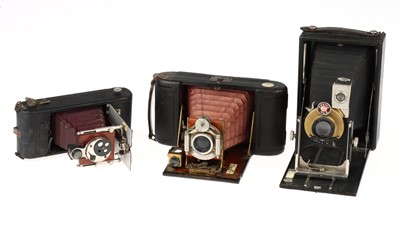 Lot 694 - A J. Lizars Challenge Dayspool Folding Camera