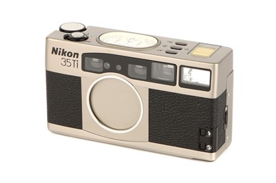 Lot 1138 - A Nikon 35Ti Compact Camera