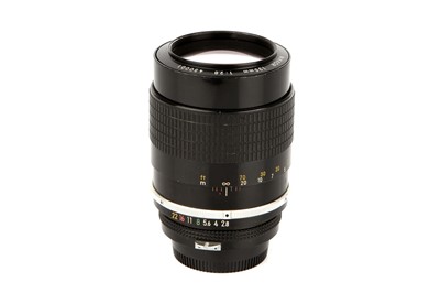 Lot 1141 - A Nikon Nikkor AI f/2.8 135mm Lens