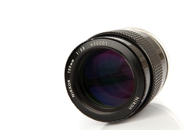 Lot 1141 - A Nikon Nikkor AI f/2.8 135mm Lens