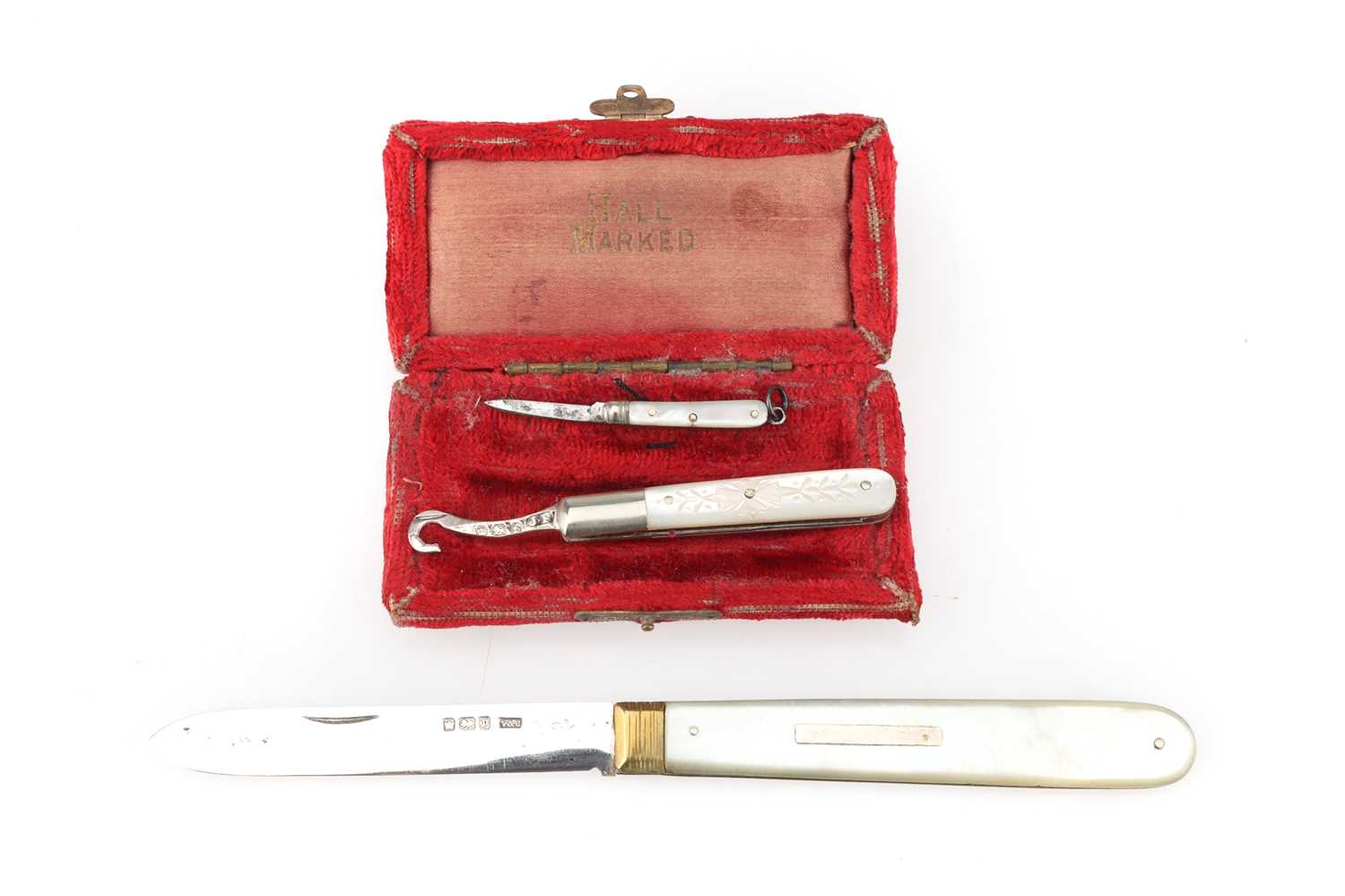 Lot 221 A Silverv Hallmarked Folding Fruit Knife,