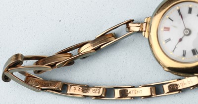 Lot 267 - A 15 ct Gold Trench Watch
