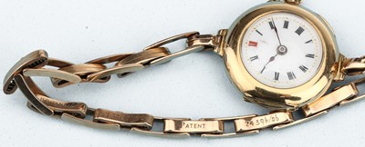 Lot 267 - A 15 ct Gold Trench Watch