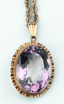 Lot 256 - A 9ct Gold Mounted Amethyst Pendant