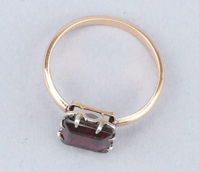 Lot 253 - A Pincess Cut Ruby Solitaire Ring