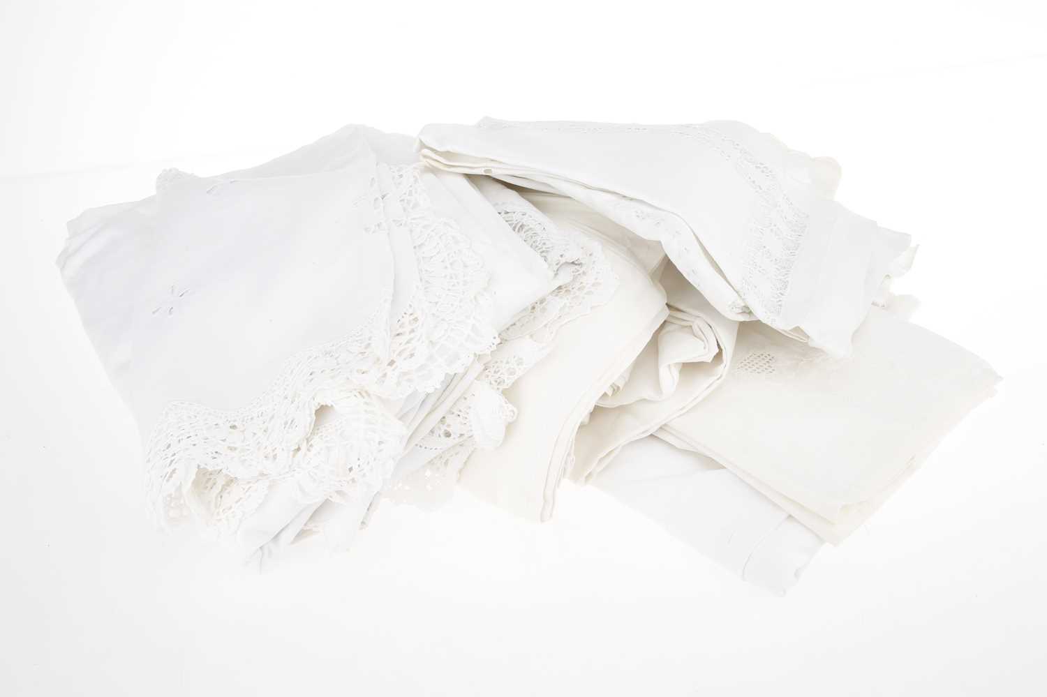 Lot 264 - A Collection of Assorted Table Linen,