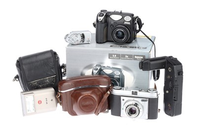 Lot 739 - A Small Selection of Various Camera Equipment