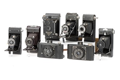 Lot 647 - A Large Selection of Bakelite Cameras