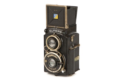 Lot 1195 - A Voigtlander Superb TLR Camera