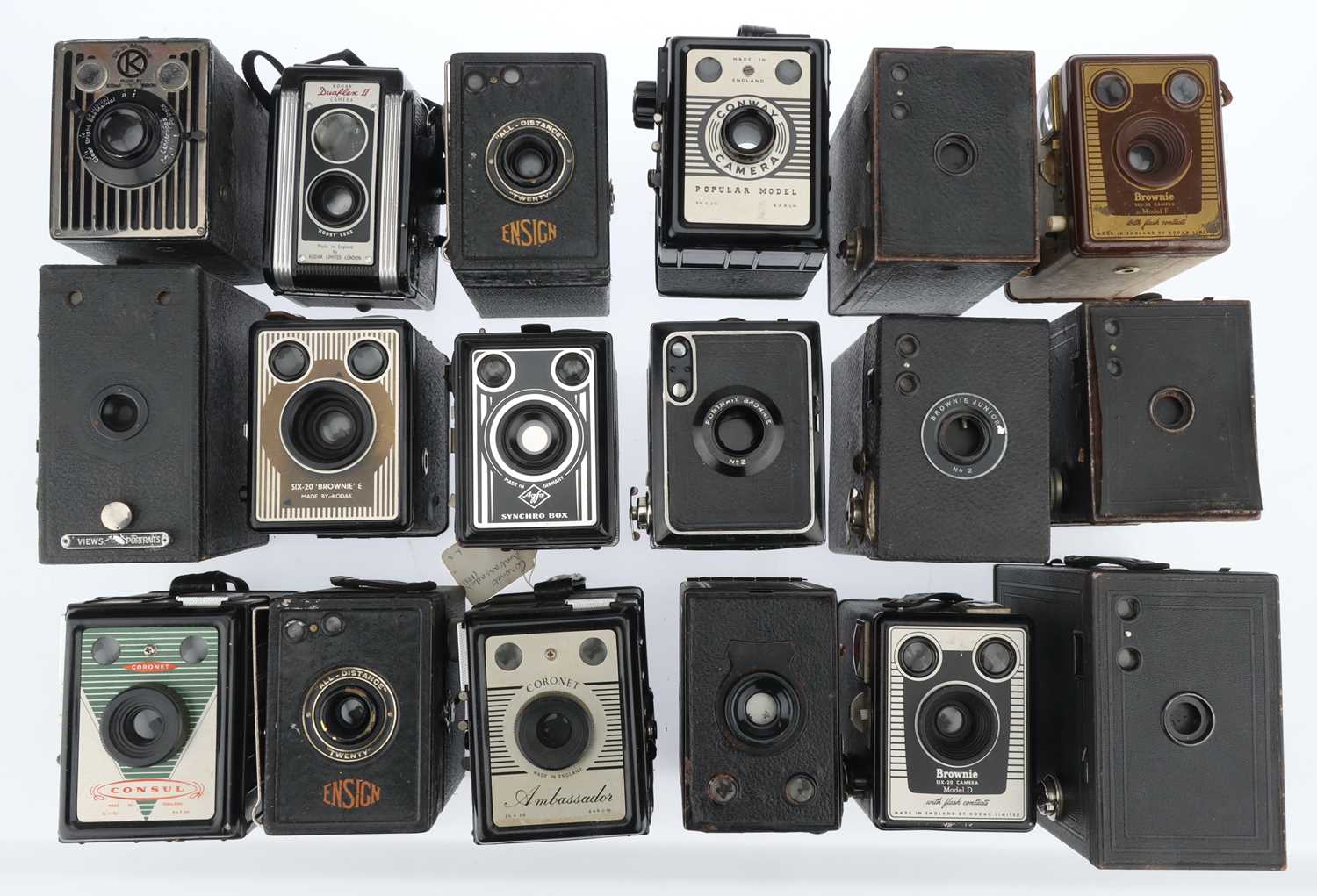 Lot 586 - A Selection of box Type Cameras