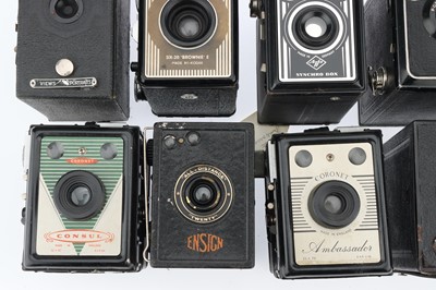 Lot 586 - A Selection of box Type Cameras