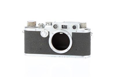 Lot 303 - A Leica IIIc Sharkskin Rangefinder Body