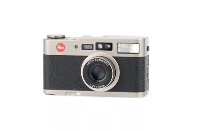 Lot 354 - A Leica CM Compact Film Camera