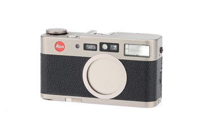 Lot 354 - A Leica CM Compact Film Camera