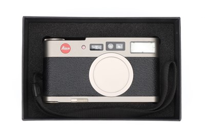 Lot 354 - A Leica CM Compact Film Camera