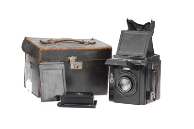 Lot 594 - A Houghton Ensign De Luxe Reflex SLR Camera