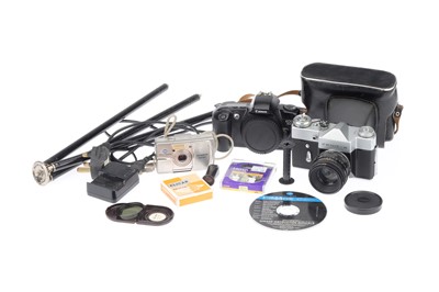 Lot 292 - A Mixed Selection of Cameras & Accessories