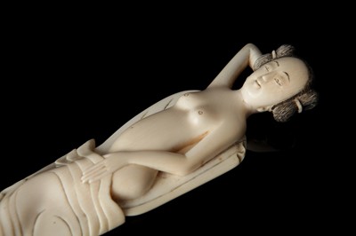 Lot 59 - A Fine Chinese Ivory Carving of a Doctor's Lady