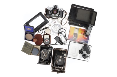 Lot 736 - A Mixed Selection of Camera Accessories