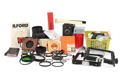 Lot 730 - A Mixed Selection of Photographic Equipment