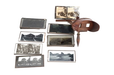 Lot 267 - A Hand-Held Stereo Viewer