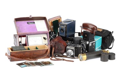 Lot 526 - A Selection of Cameras & Accessories