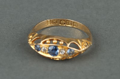 Lot 9 - 18 ct Gold Cornflower Sapphire and Diamond Five Stone Ring