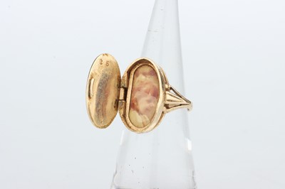 Lot 207 - 9 ct Gold Locket Ring