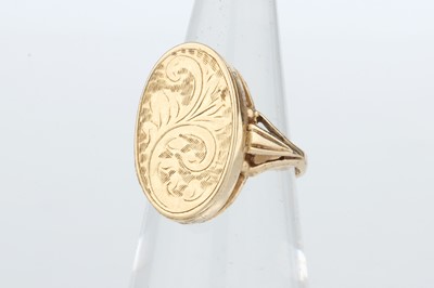 Lot 207 - 9 ct Gold Locket Ring