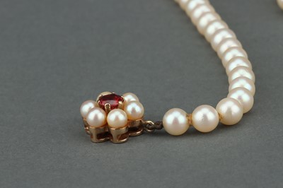 Lot 47 - A Single String Pearl Choker with 9ct Gold Clasp