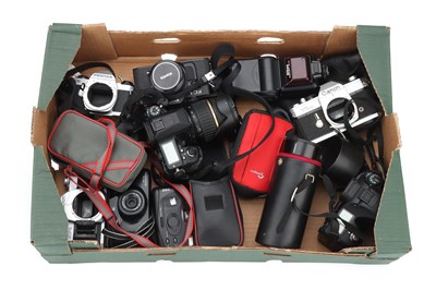 Lot 390 - A Mixed Selection of Cameras