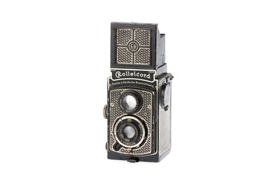 Lot 463 - A Rollei Rolleicord Art Deco TLR Camera