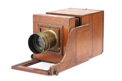 Lot 661 - A London Stereoscopic Mahogany & Brass Camera