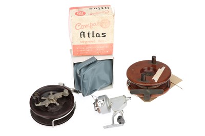 Lot 918 - A D. Slater's Patent 3378 Walnut Coarse Fishing Reel