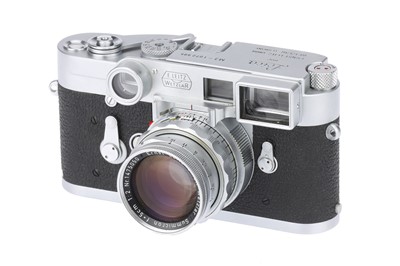 Lot 28 - A Leica M3 Rangefinder Camera
