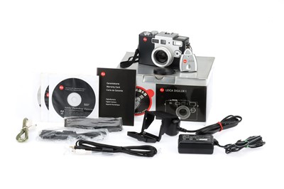 Lot 430 - A Leica Digilux 1 Compact Camera