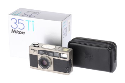 Lot 159 - A Nikon 35Ti Compact Camera