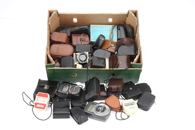 Lot 581 - A Large Selection of Photographic Light Meters