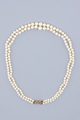 Lot 21 - A Double String Graduated Pearl Necklace