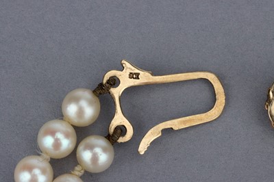 Lot 21 - A Double String Graduated Pearl Necklace