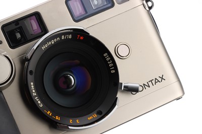 Lot 172 - A Contax G2 Rangefinder Outfit