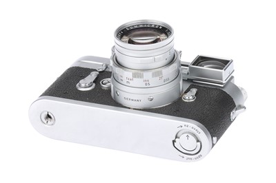 Lot 26 - A Leica M3 DS Rangefinder Camera Outfit