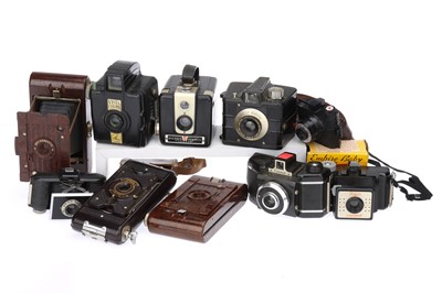 Lot 453 - A Selection of Bakelite Cameras