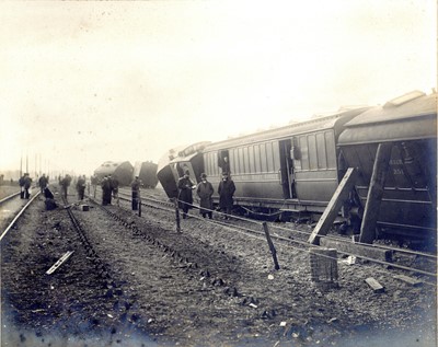 Lot 120 - OSCAR HARDEE (1876-1937), 1902 Chislehurst Train Crash Photographs