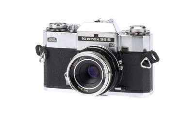 Lot 194 - A Zeiss Ikon Voigtlander Icarex 35S TM SLR Camera